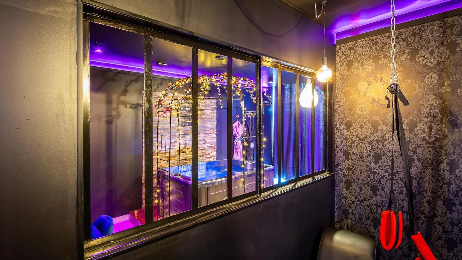 Love hotel Sweet Secret'S Jacuzzi Hotel Le Breuil